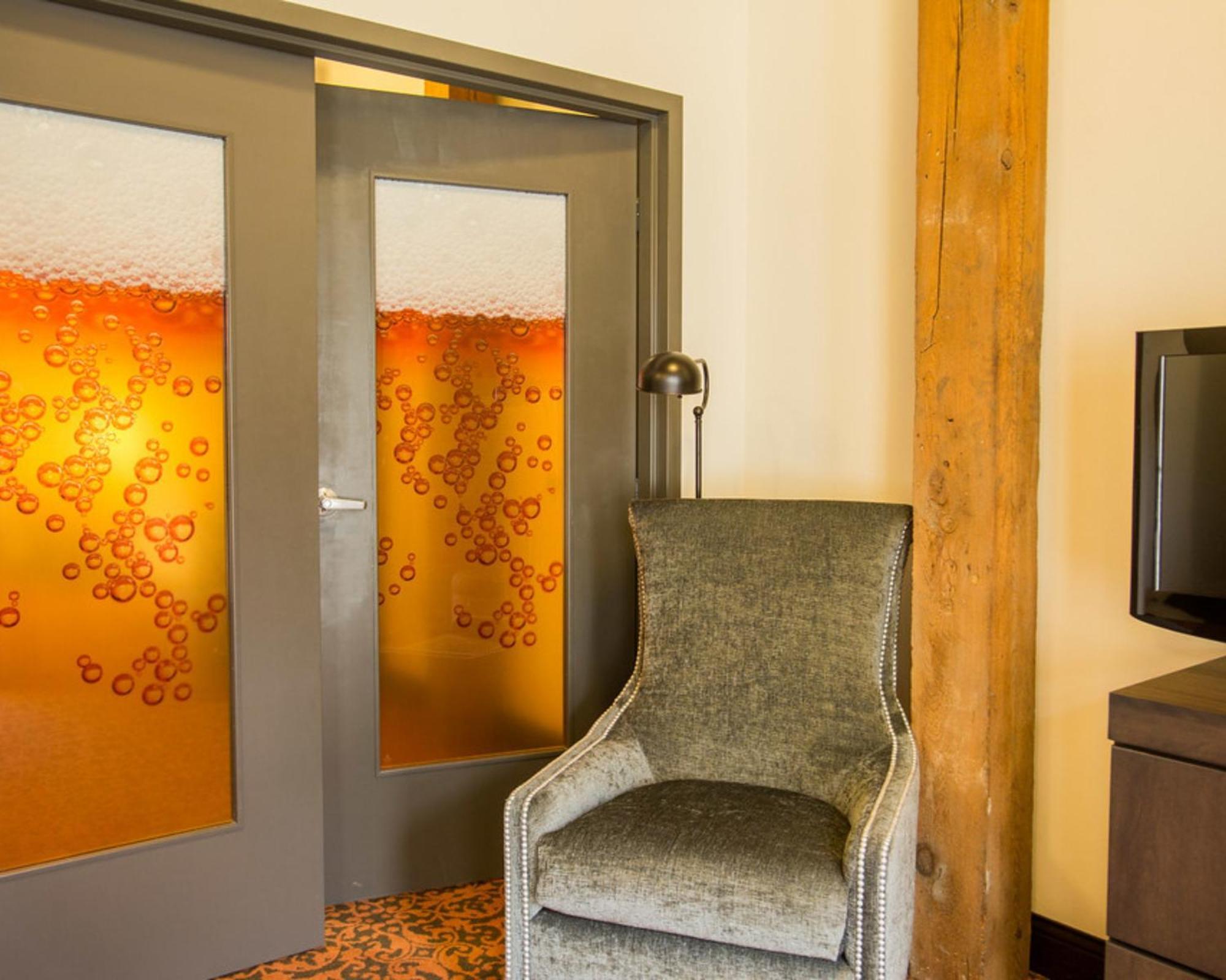 One Bedroom King Suite,1552692655:JPEG